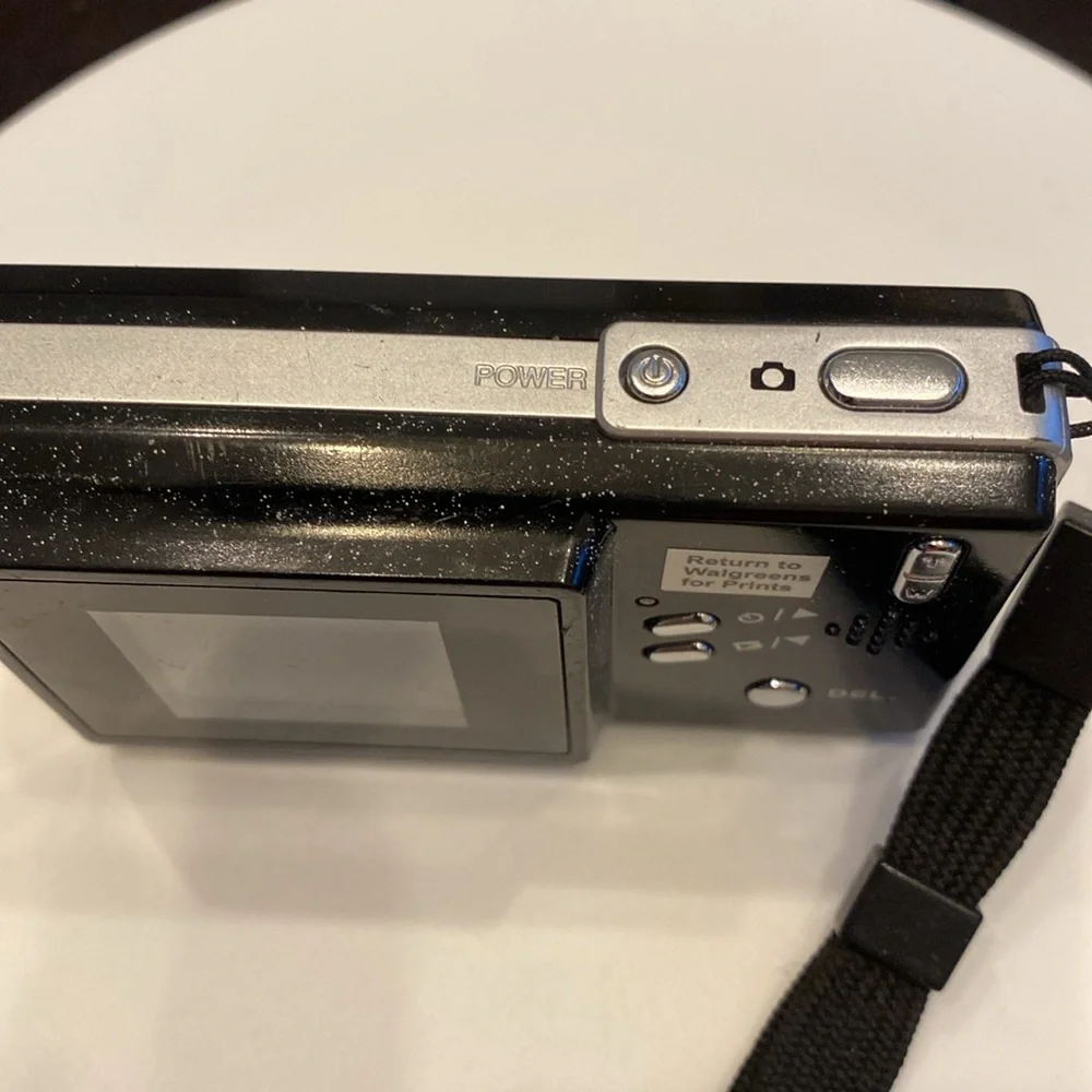 Walgreens 5.1MP 4x Zoom Takes Up To 50 Photos Indoor Outdoor